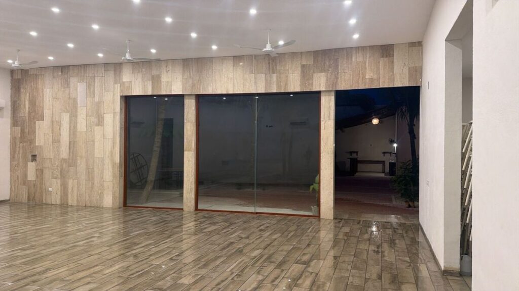 Interior de Salón Estrellas de Usos Múltiples