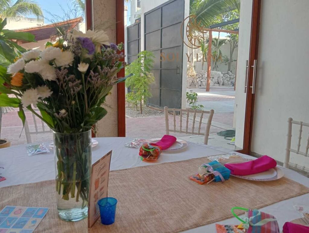 Mesa Decorada en Salón Sol Cancún
